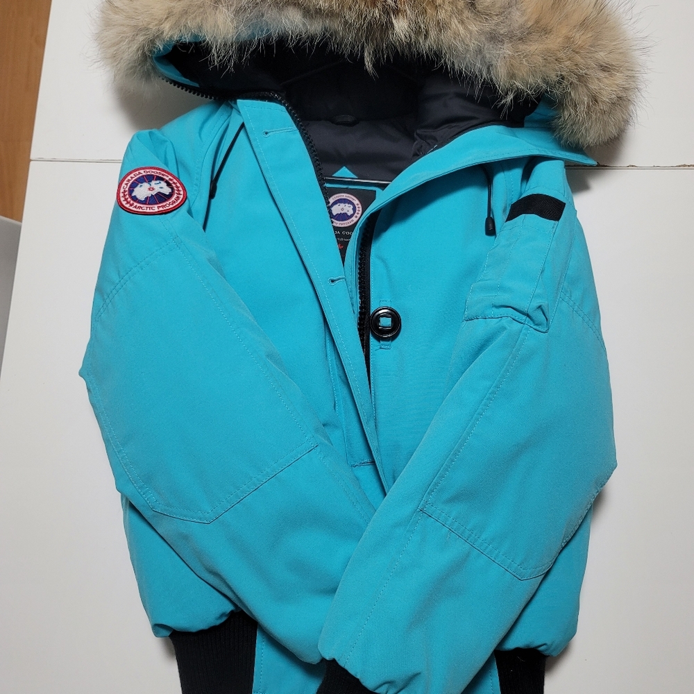 (Sold) women (xs) Chilliwack Bomber iceberg color
